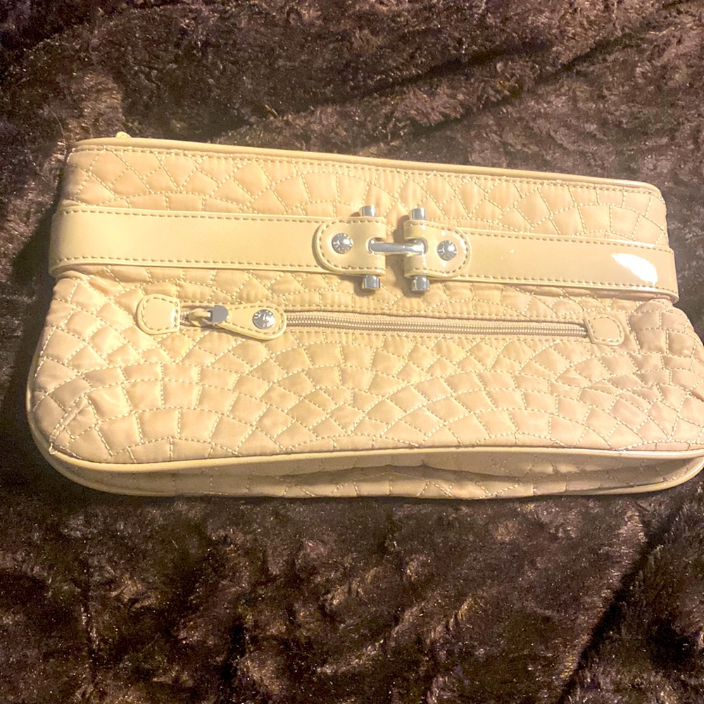 Vera Bradley cream beige clutch purse like new condition zipper